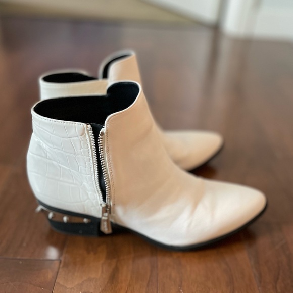 Circus by Sam Edelman white booties size 9 like new - Picture 7 of 11